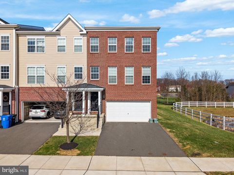 Townhouse For Sale - 58 KRAMER CT Kramer Court<br/> Burlington County, FLORENCE, NJ 08518