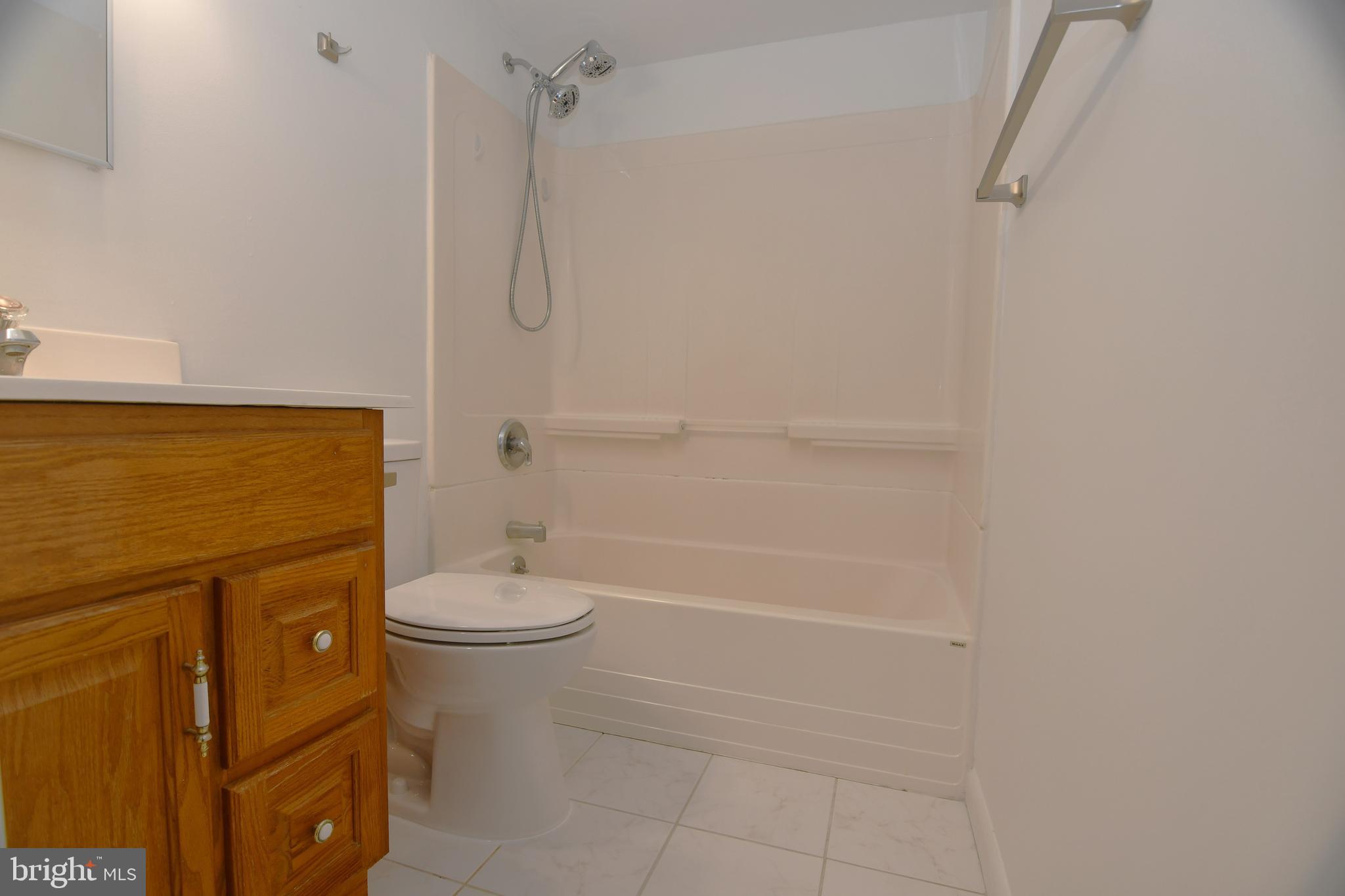 AUTUMN WOODS - Residential Lease