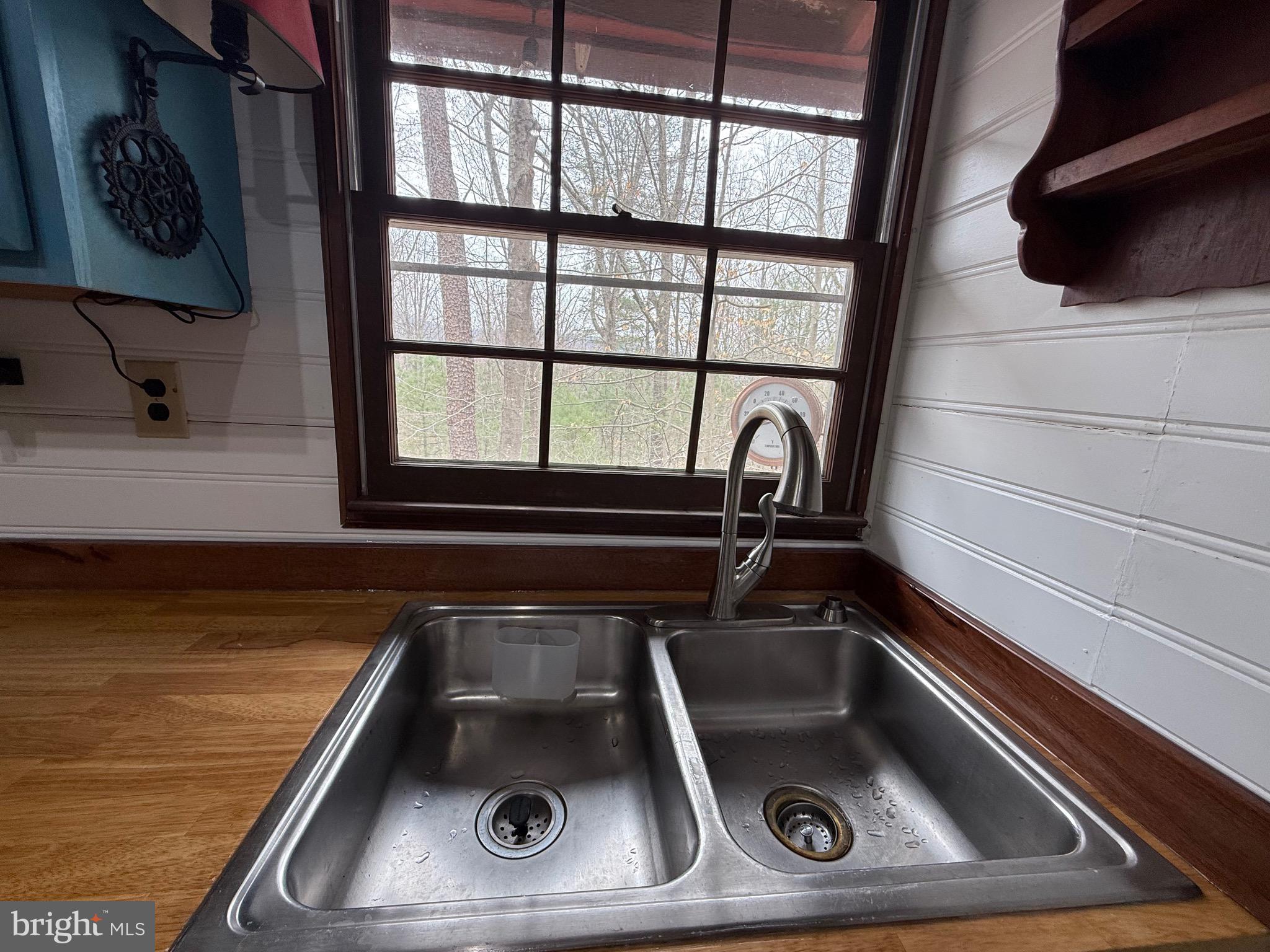 LAUREL MOUNTAIN - Residential Lease