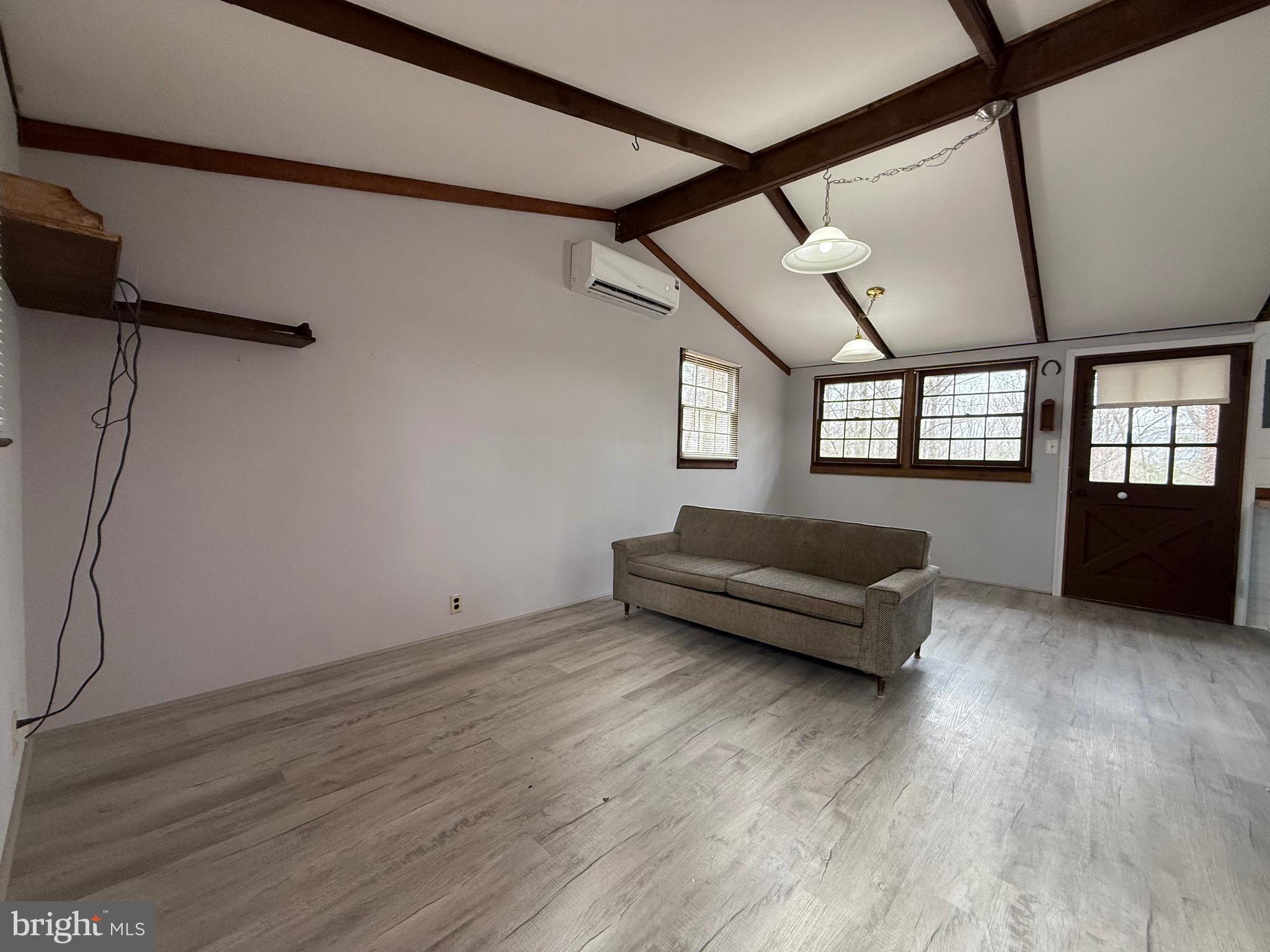 LAUREL MOUNTAIN - Residential Lease