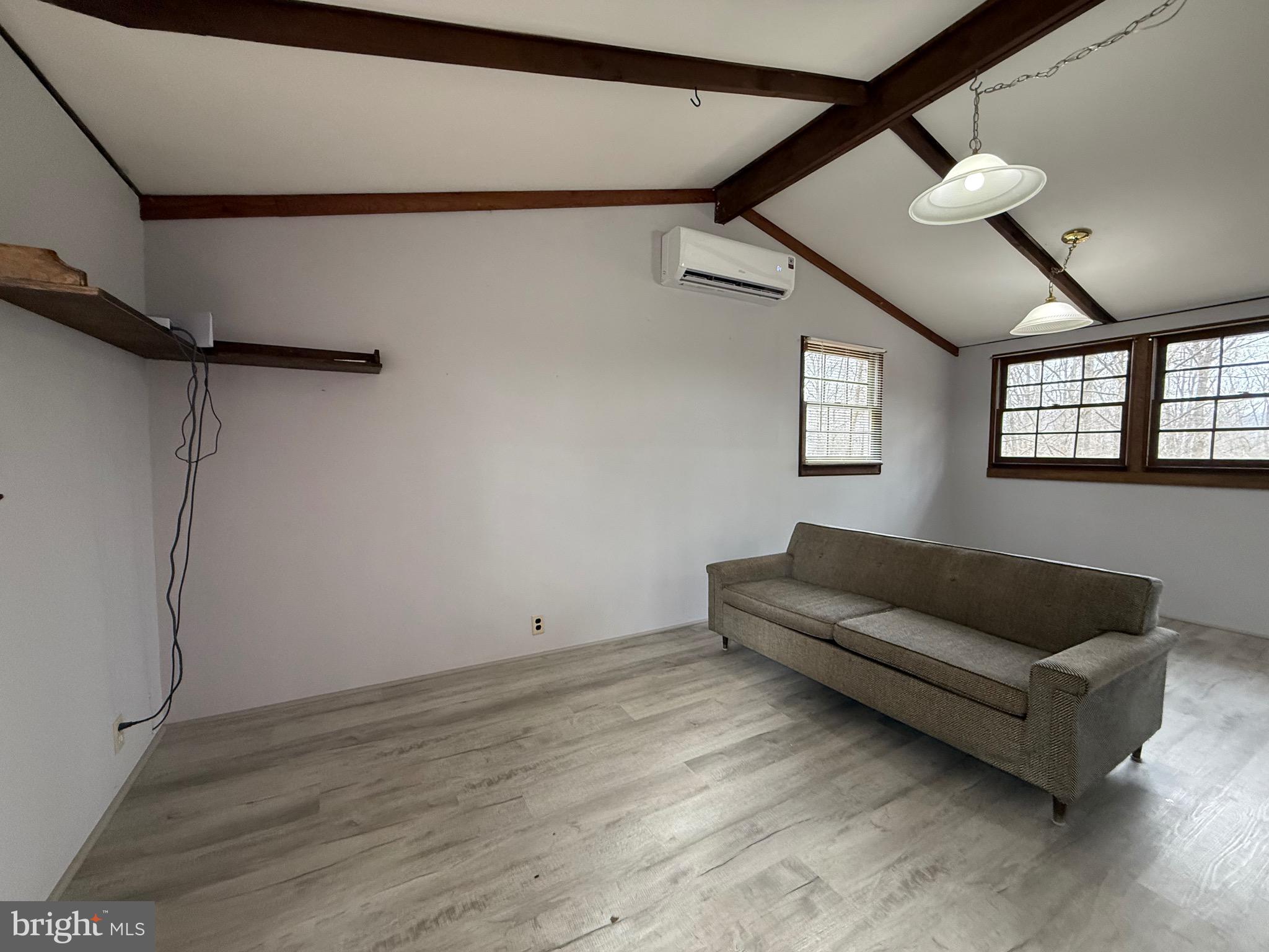 LAUREL MOUNTAIN - Residential Lease