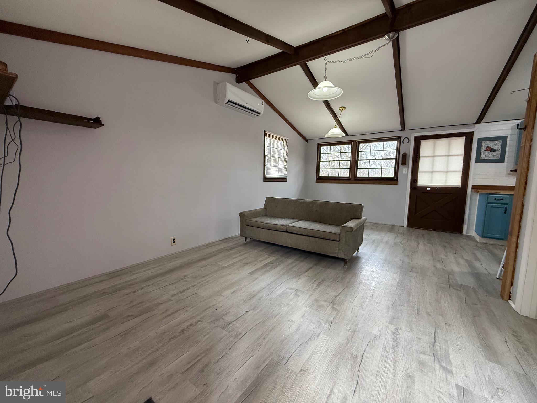 LAUREL MOUNTAIN - Residential Lease