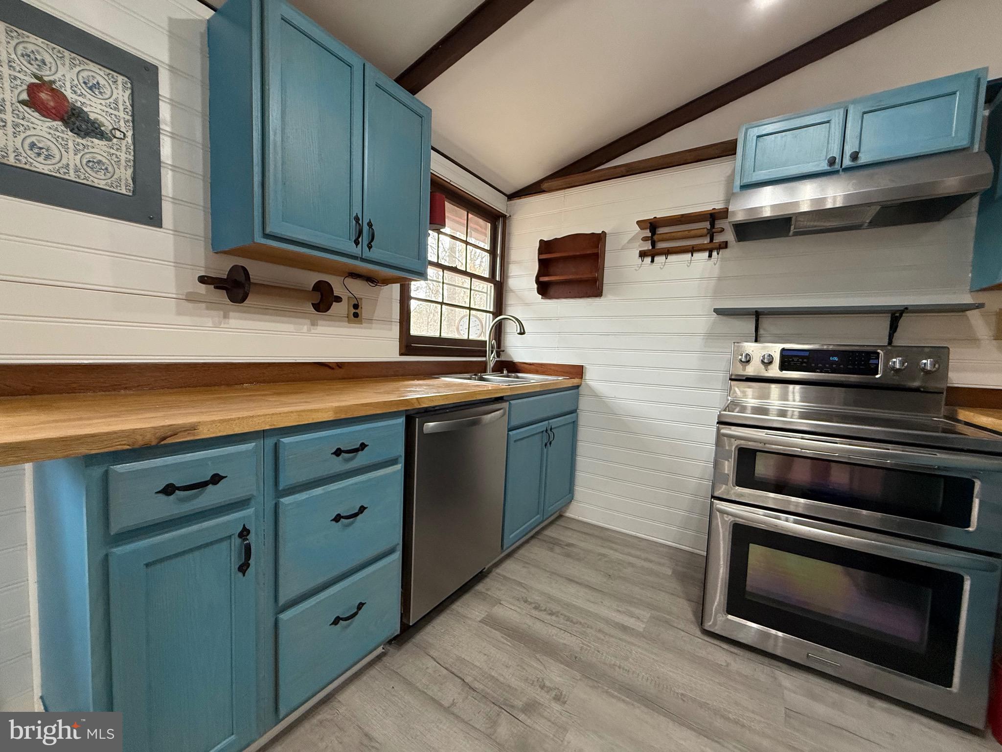 LAUREL MOUNTAIN - Residential Lease