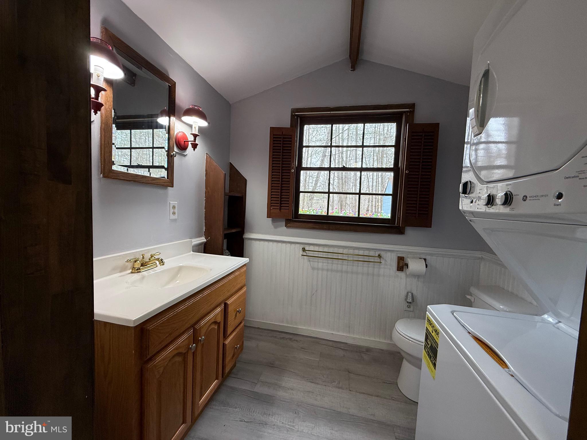 LAUREL MOUNTAIN - Residential Lease