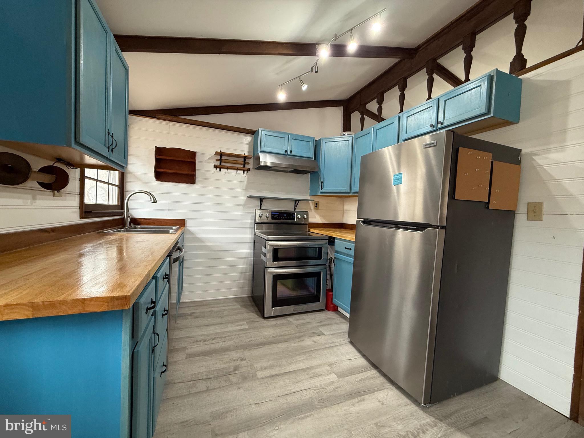 LAUREL MOUNTAIN - Residential Lease