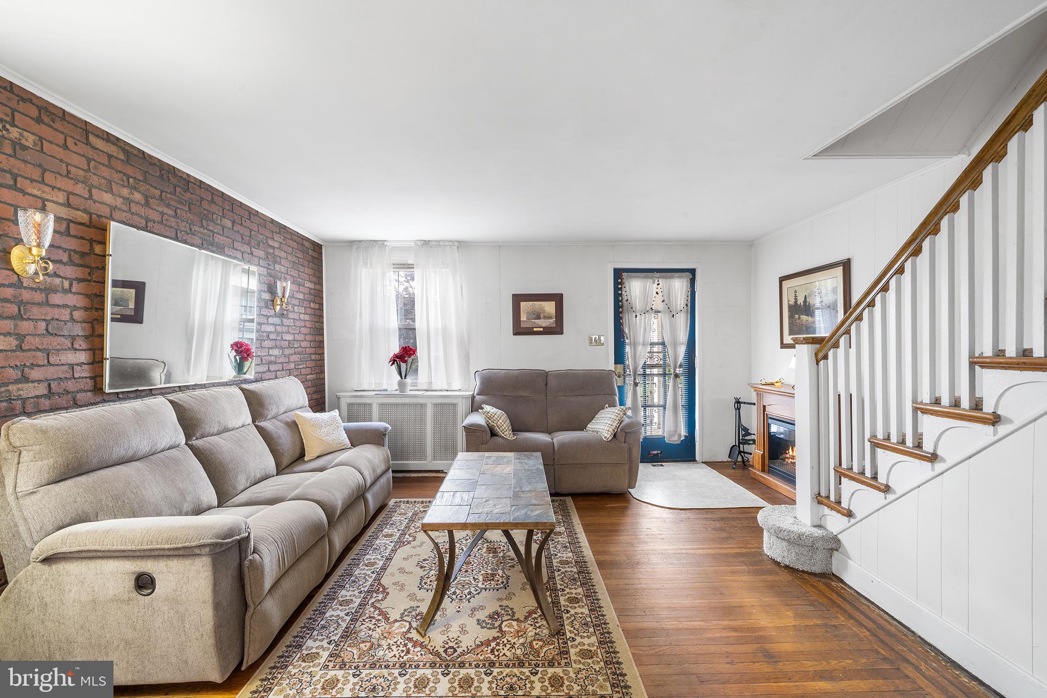 EAST FALLS - Residential