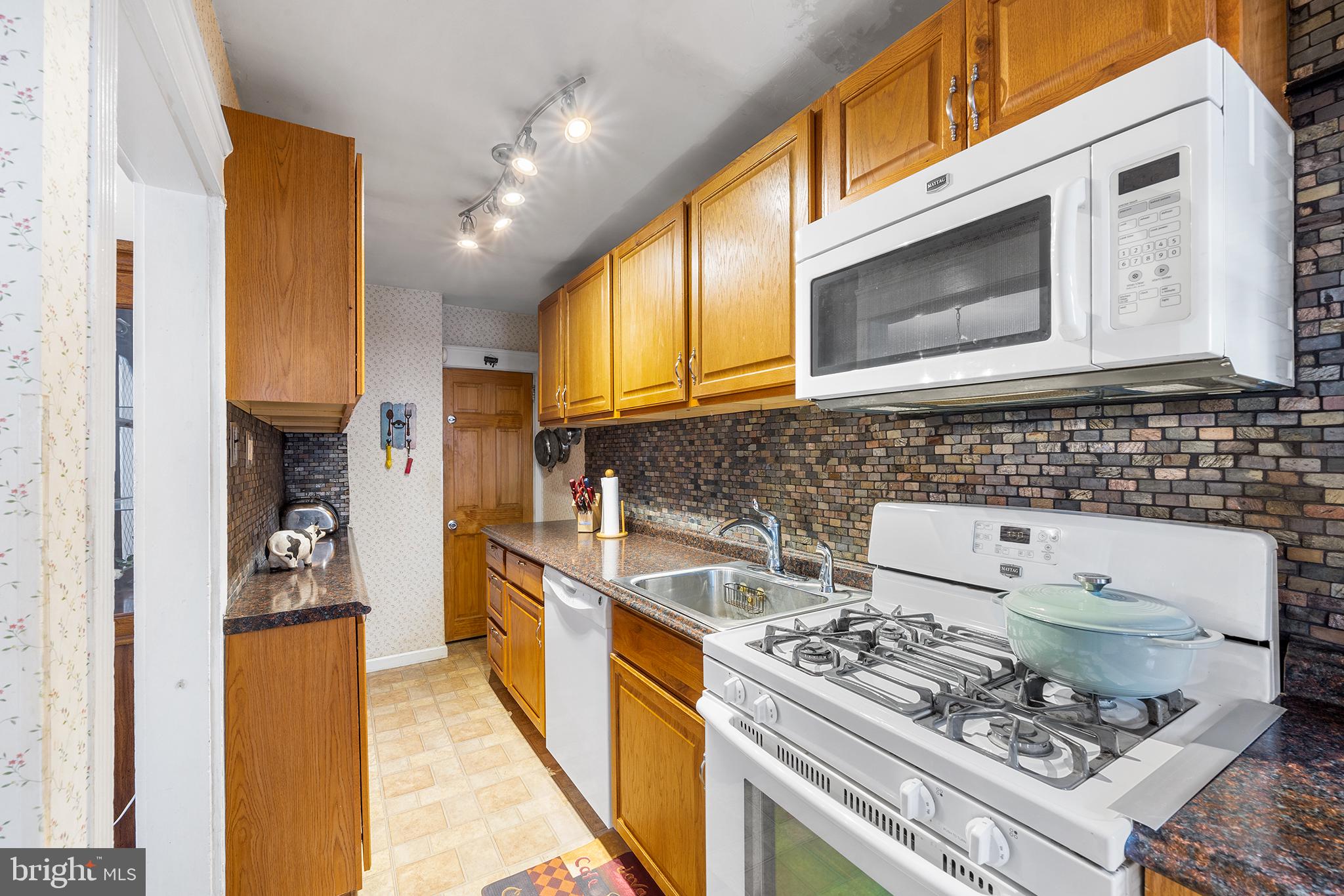 EAST FALLS - Residential
