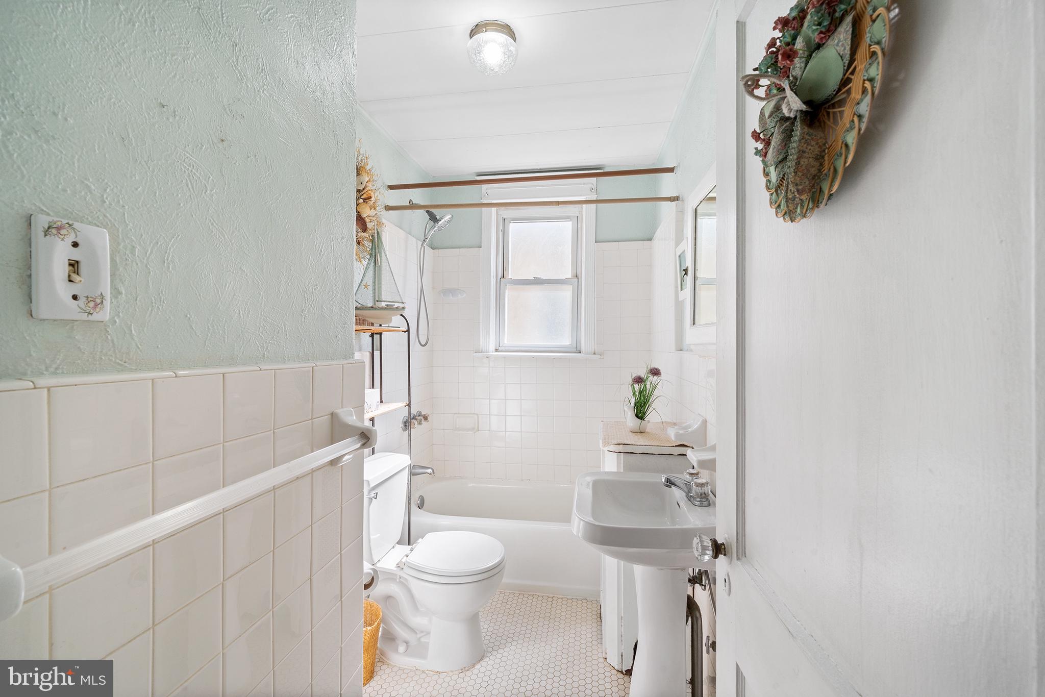 EAST FALLS - Residential