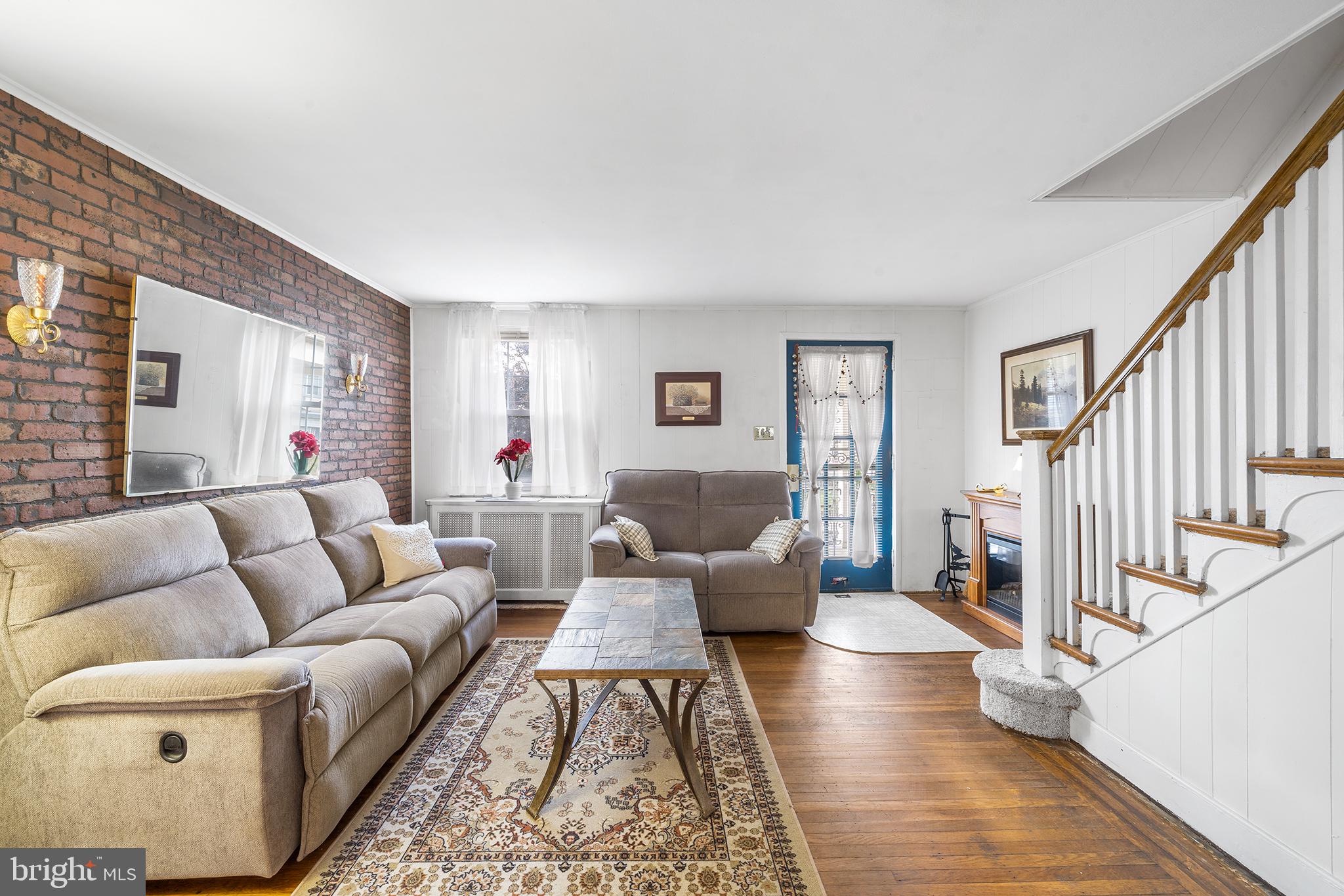 EAST FALLS - Residential