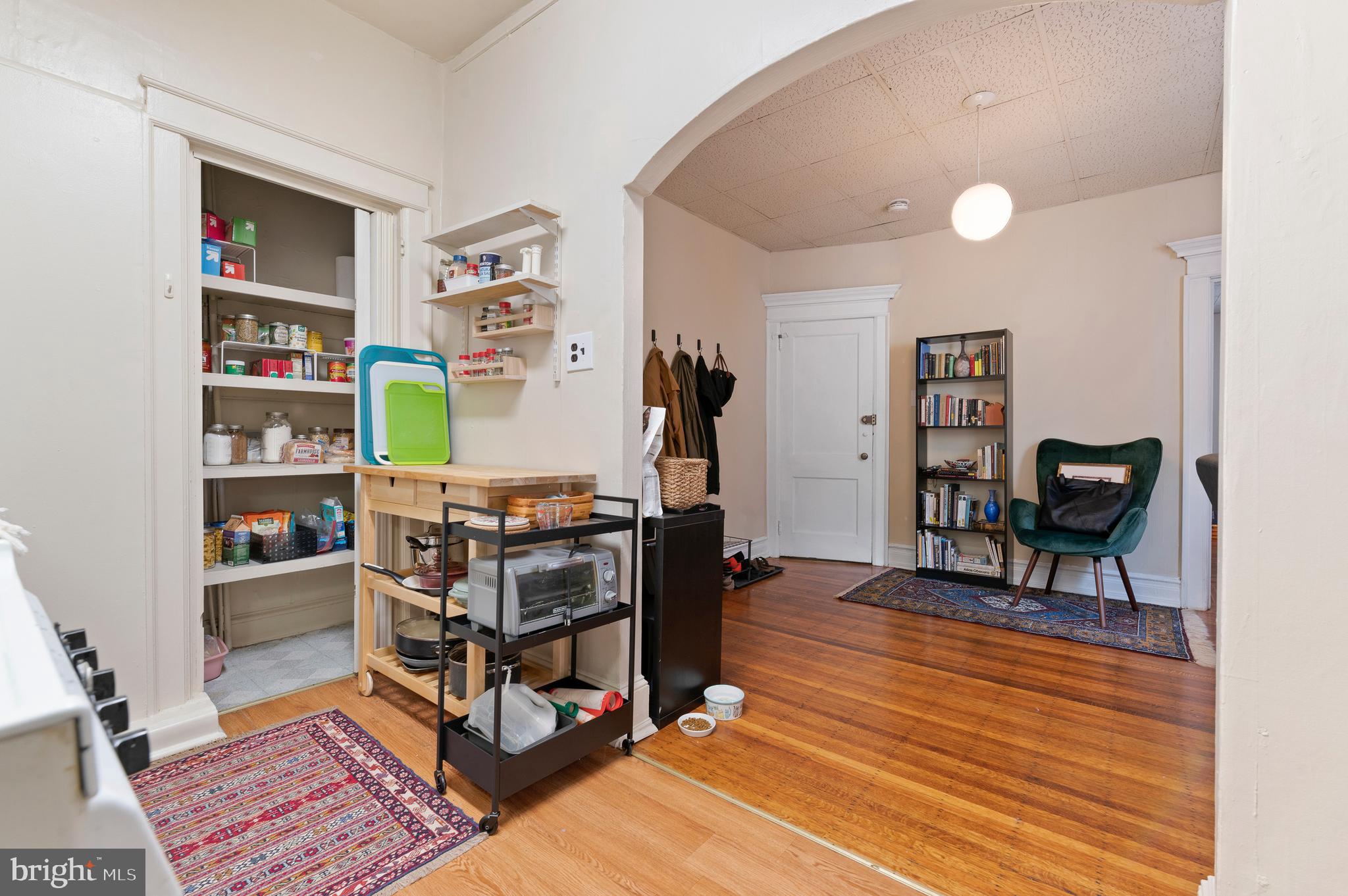 UNIVERSITY CITY - Residential Income