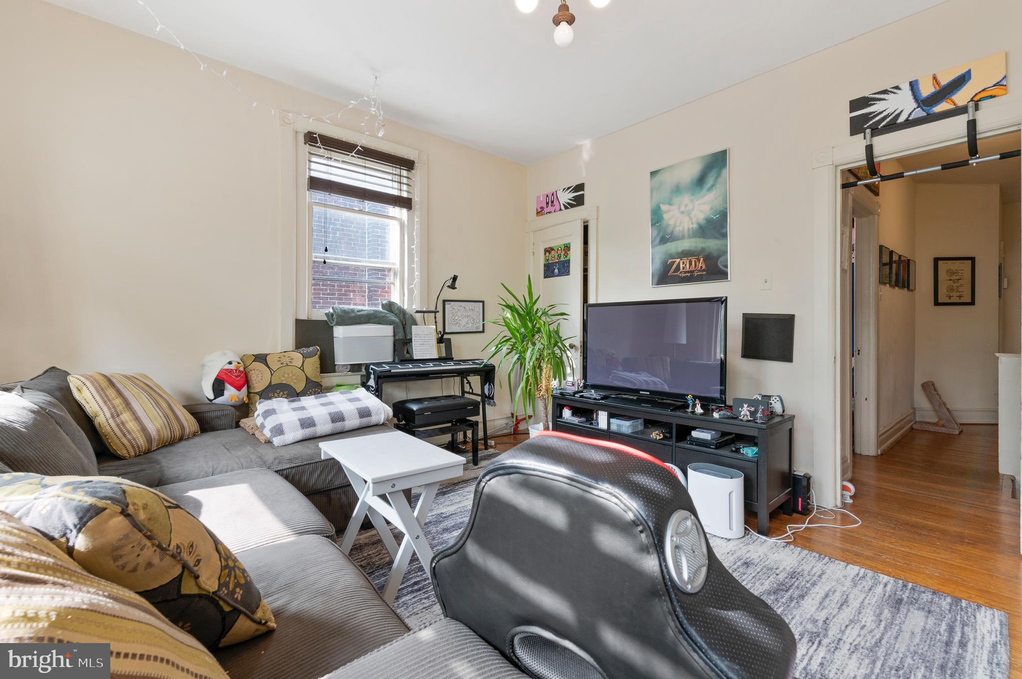 UNIVERSITY CITY - Residential Income