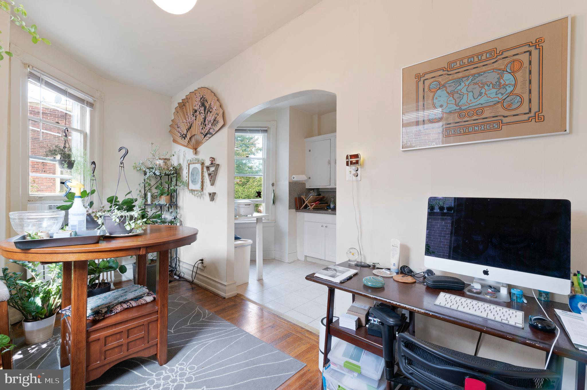 UNIVERSITY CITY - Residential Income