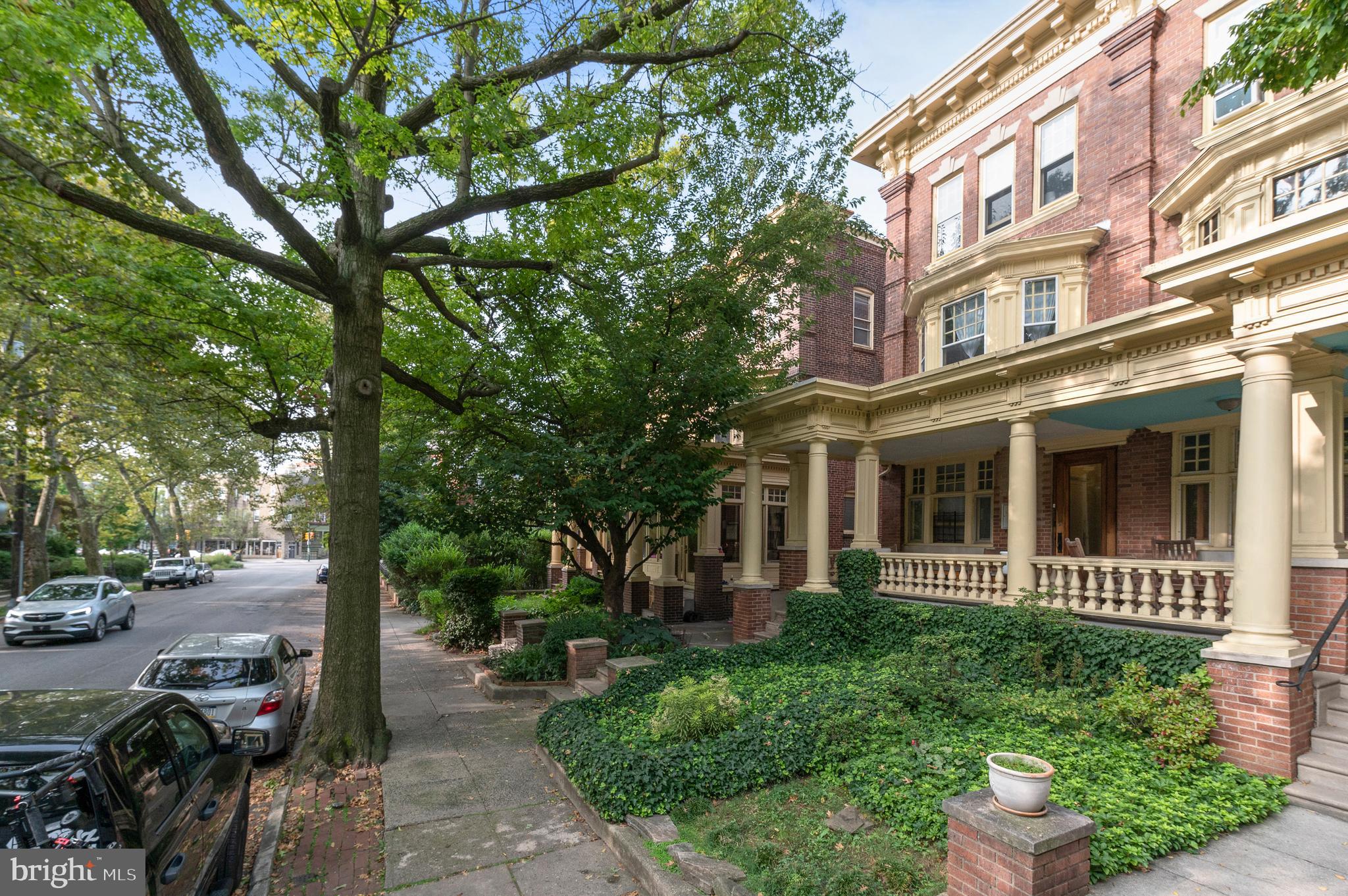 UNIVERSITY CITY - Residential Income