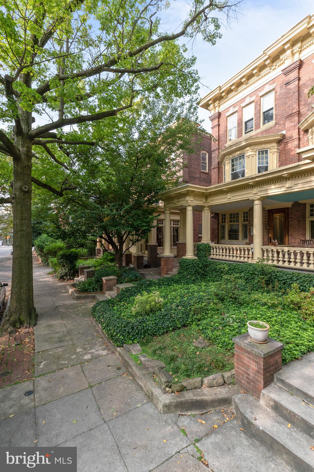 UNIVERSITY CITY - Residential Income