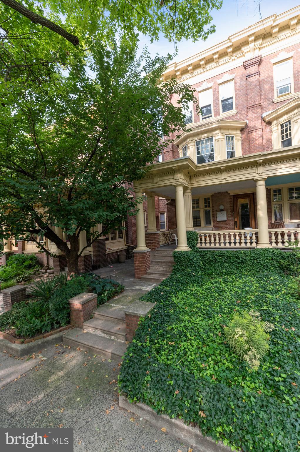 UNIVERSITY CITY - Residential Income