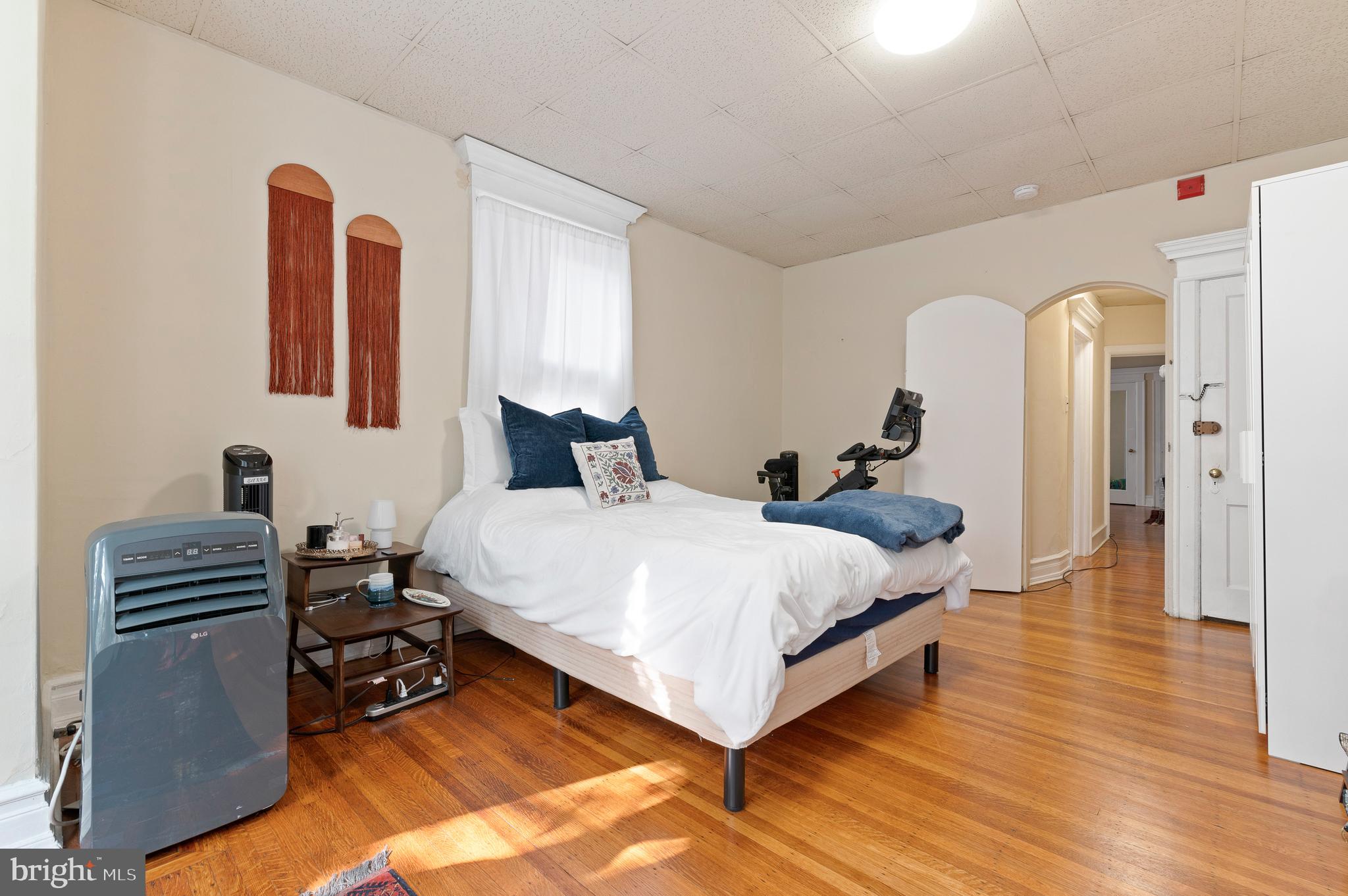 UNIVERSITY CITY - Residential Income