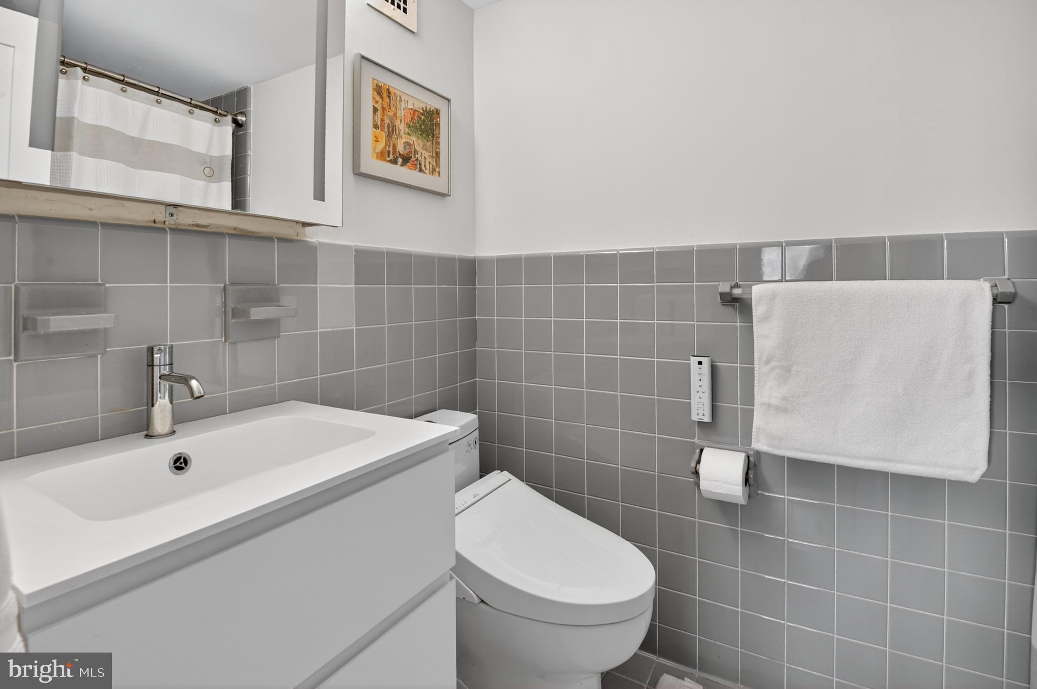 KENWOOD HOUSE - Residential Lease