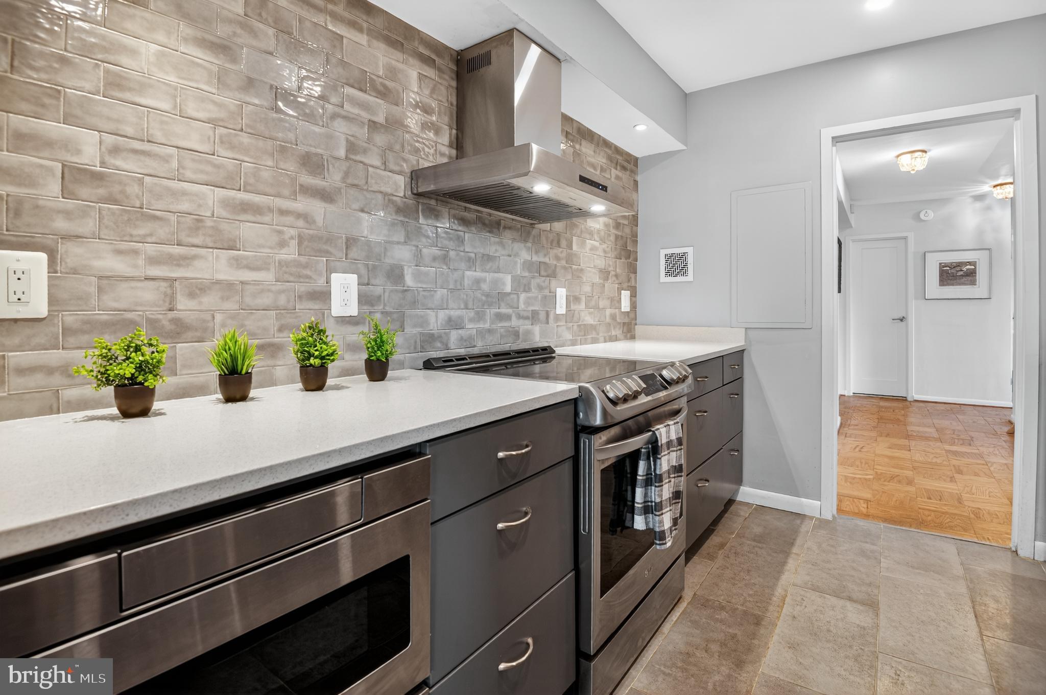 KENWOOD HOUSE - Residential Lease