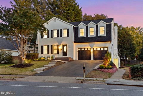 Photo of 412 Roland Street SW, VIENNA, VA 22180 (MLS # VAFX2346260)