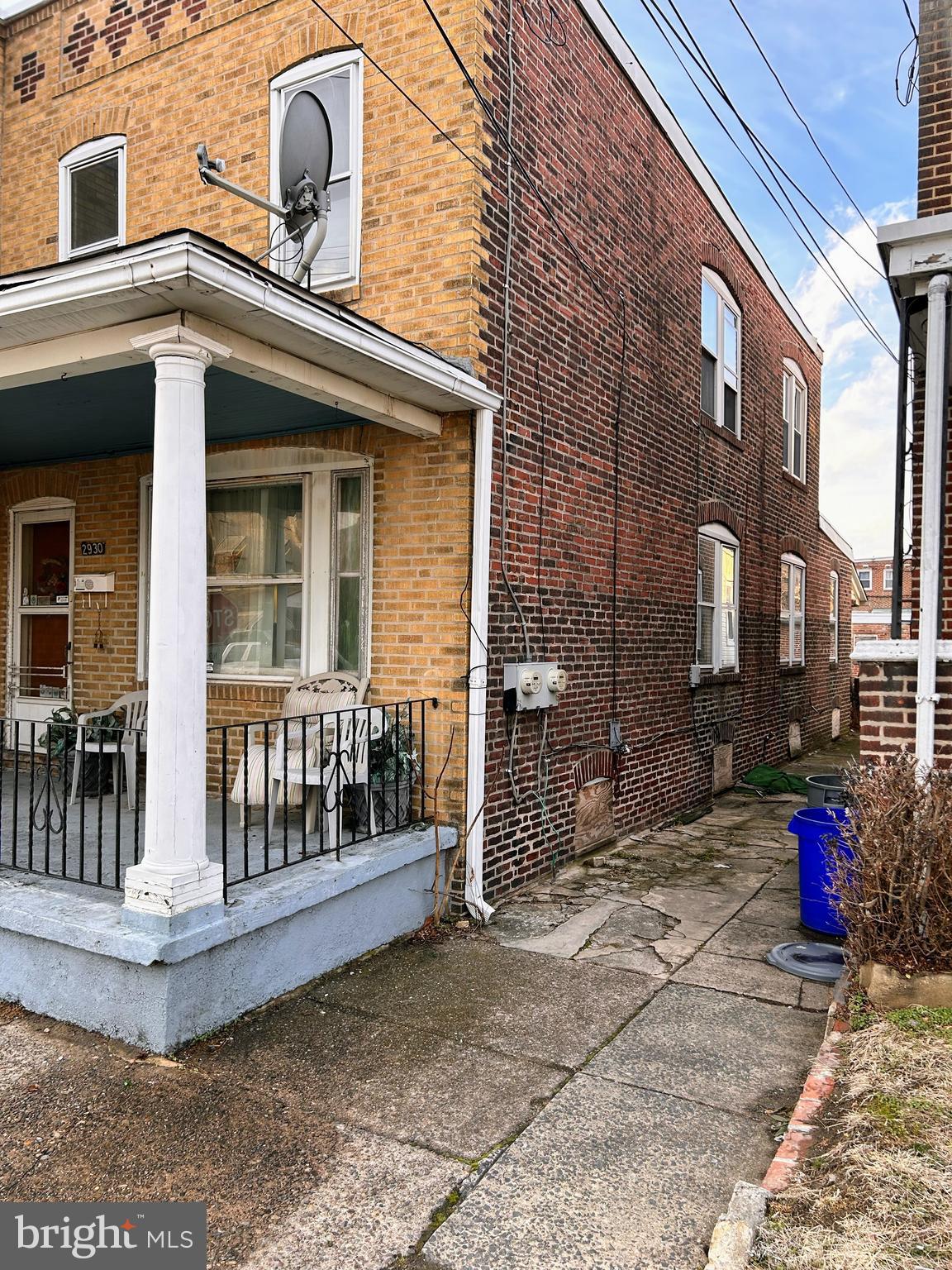 Main image without alt text