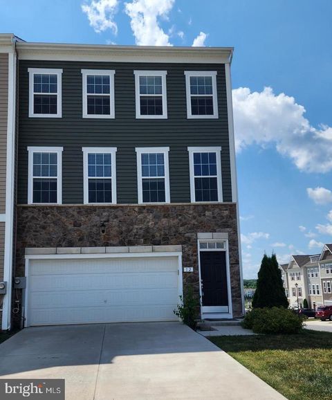 Townhouse For Rent - 12 Stafford Place<br/> FALLING WATERS, WV 25419