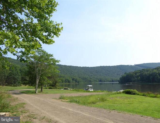 LAKE FERNDALE - Land