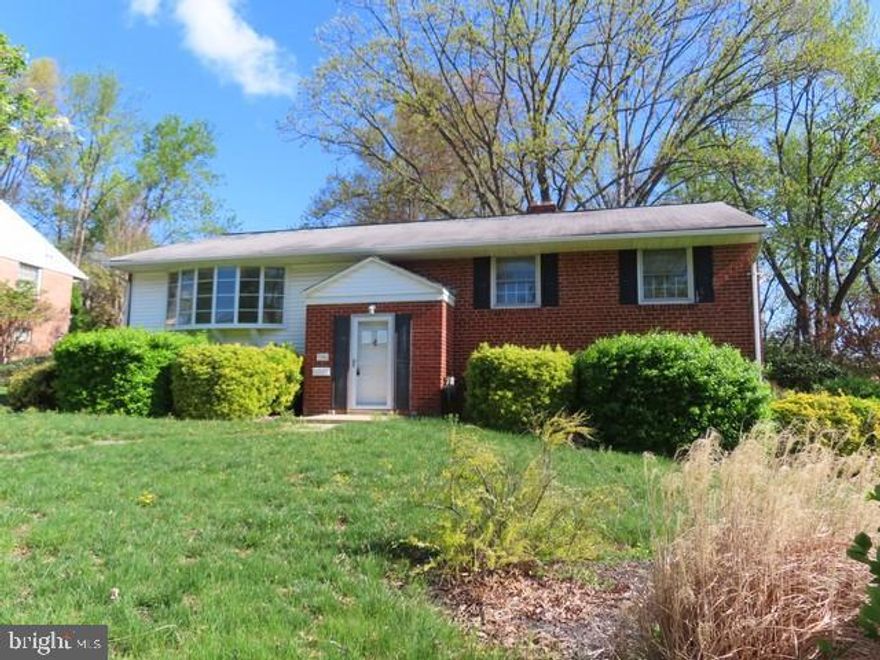 *****Back on the market****Charming split foyer awaiting your personal touch to make this your dream home. Features include living room, full functional kitchen, dining area, 2 full baths on main level, 4 bedroom, CAC, rec room with fp on lower level, powder room, shed, dr. Perfect blend of comfort style, and convenience. Located very close to I-95 and I-495. Easy access to Washington, DC, Baltimore, and Virginia