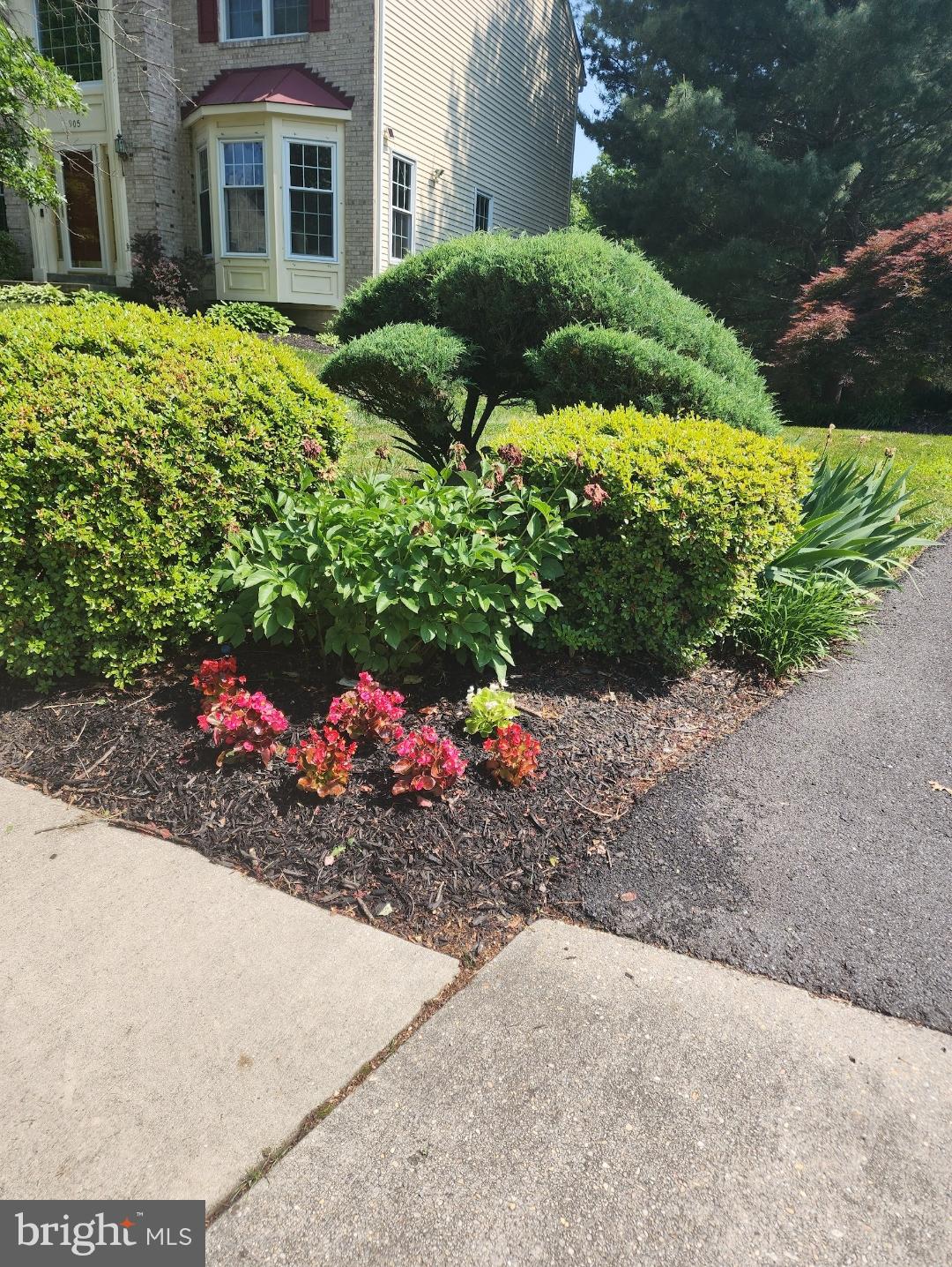 903 LAKE FRONT DRIVE