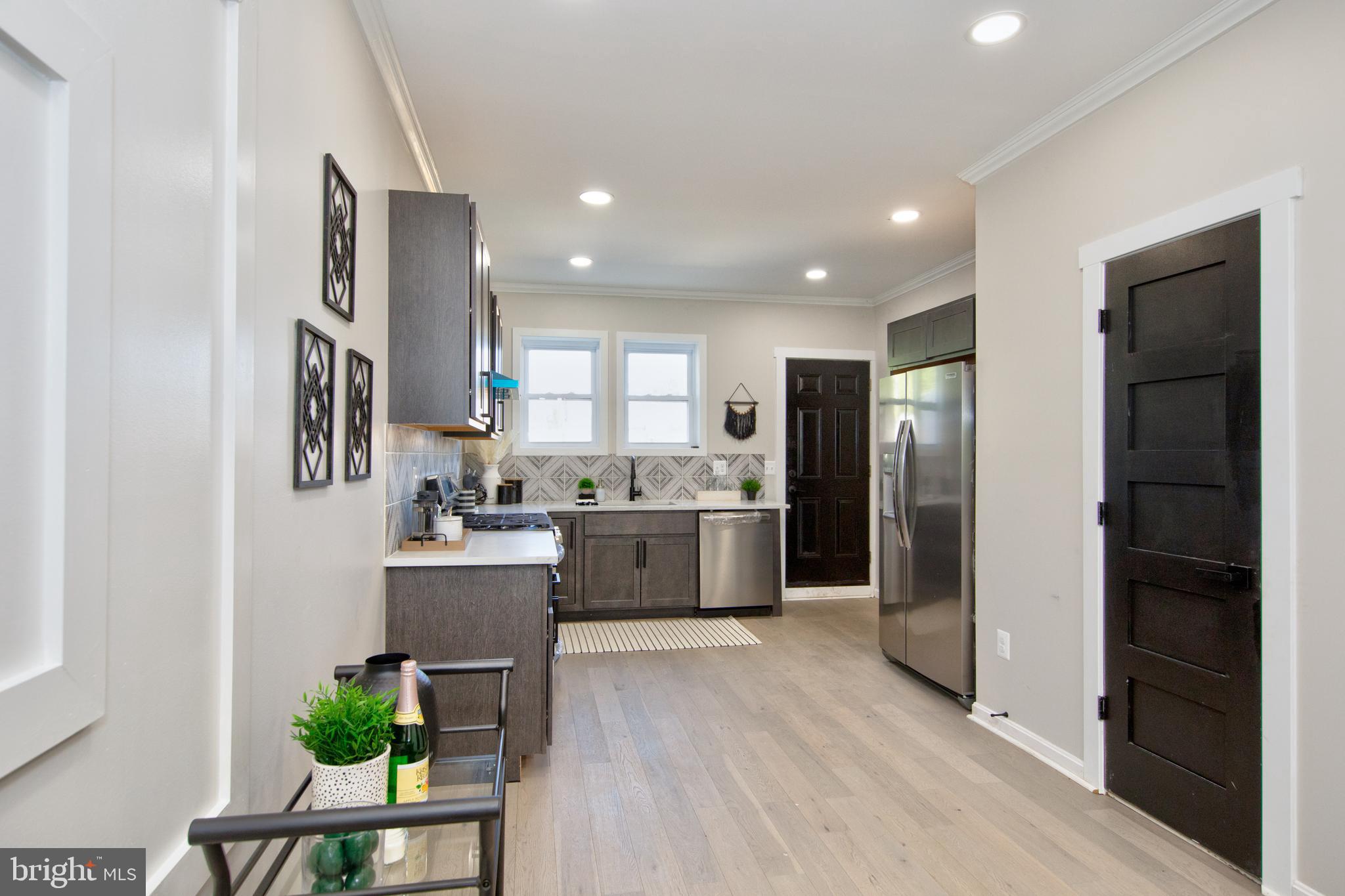 BROADWAY EAST - Residential