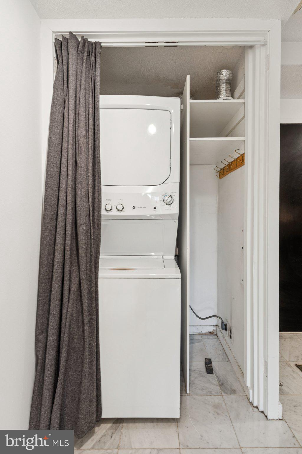 WASHINGTON SQ - Residential