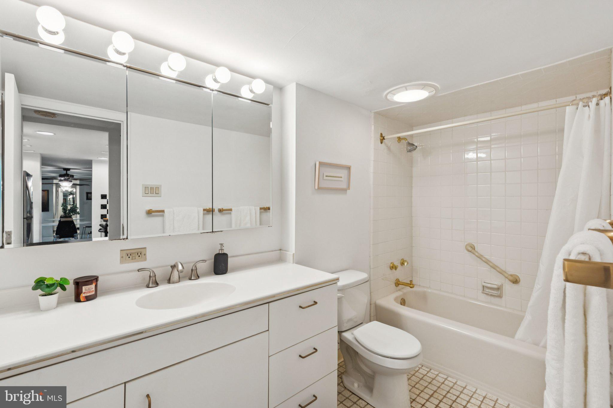 WASHINGTON SQ - Residential