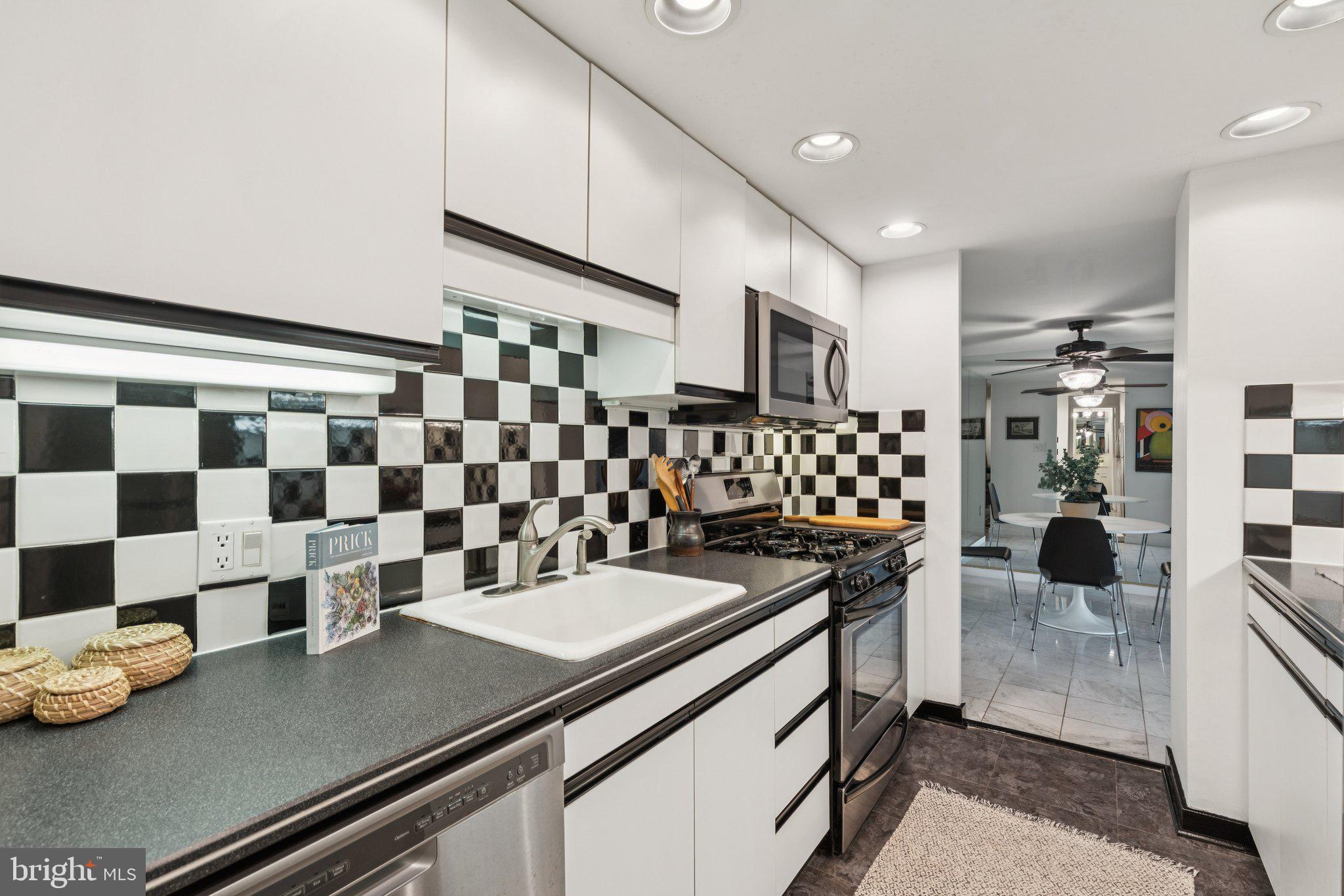 WASHINGTON SQ - Residential