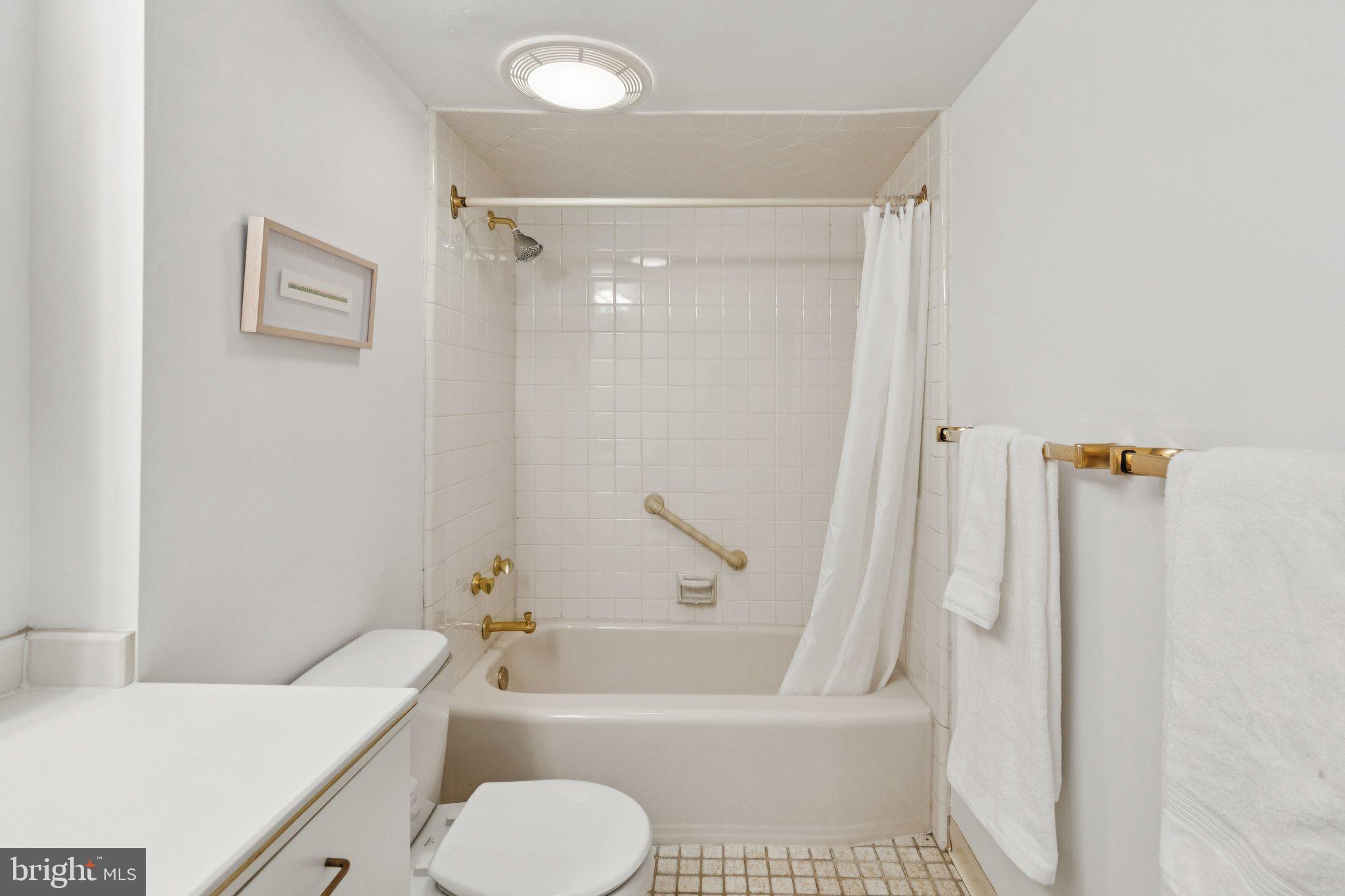 WASHINGTON SQ - Residential