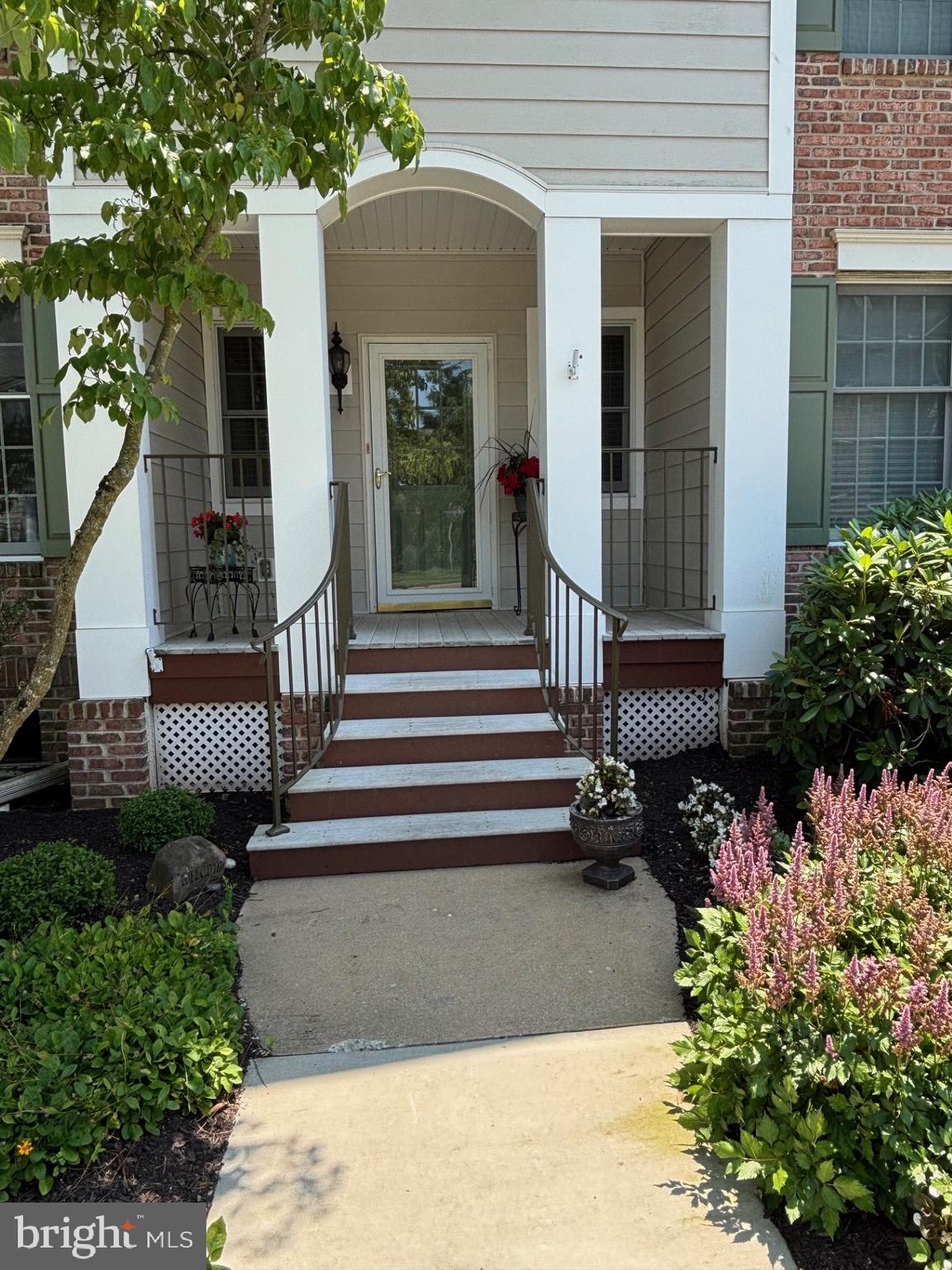571 GRAMERCY LANE