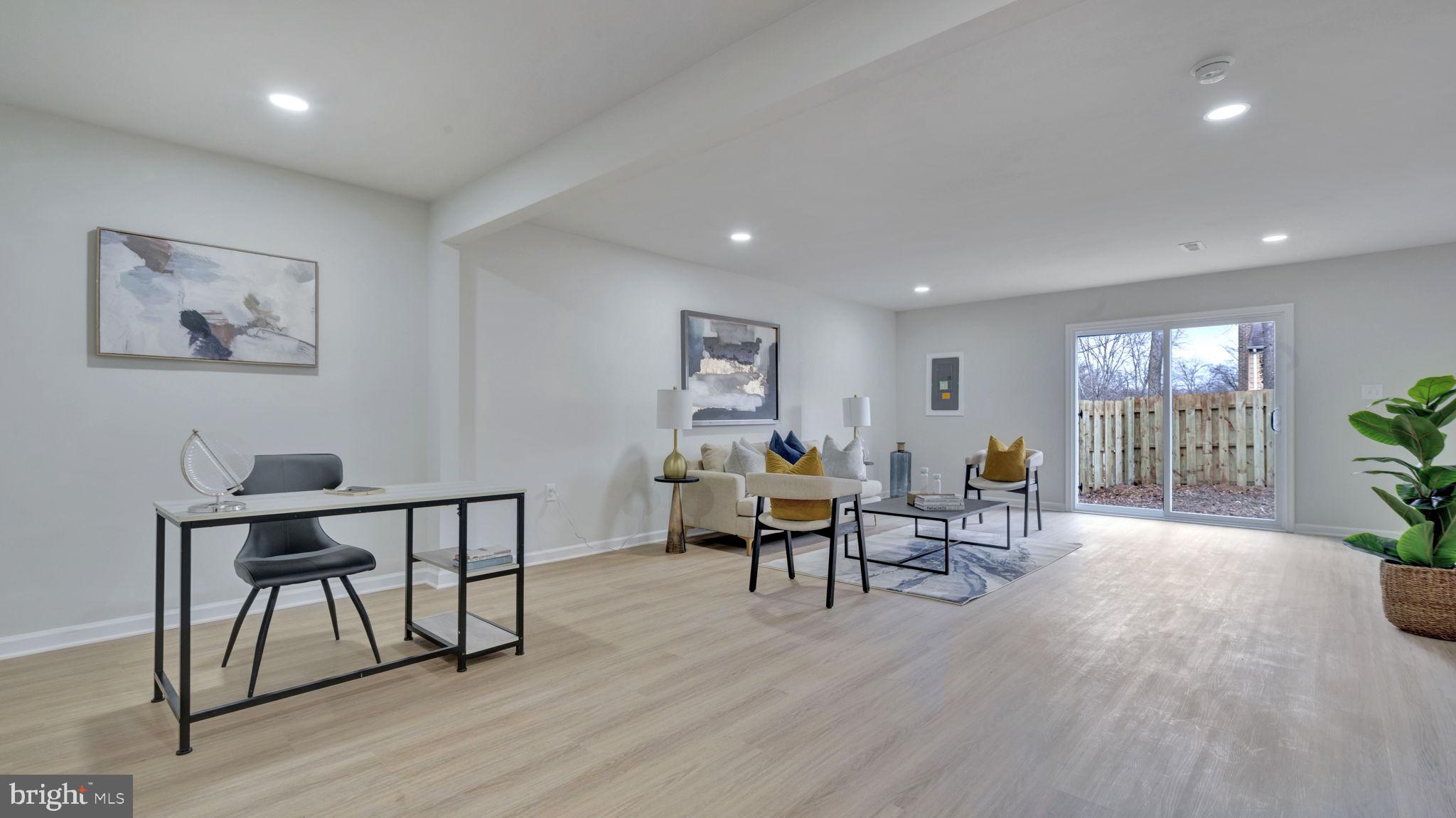 HILLCREST TOWNE - Residential