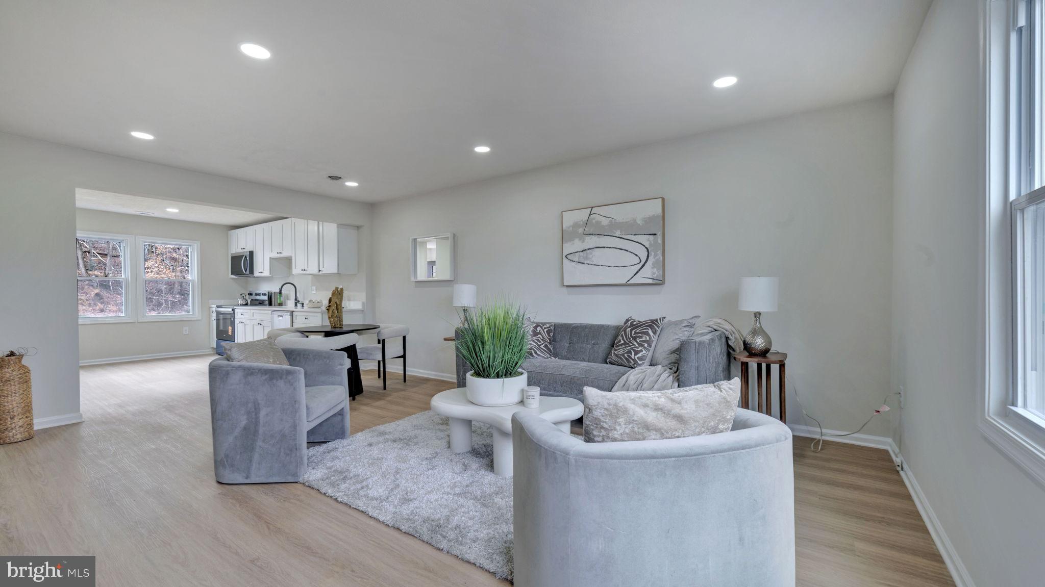 HILLCREST TOWNE - Residential