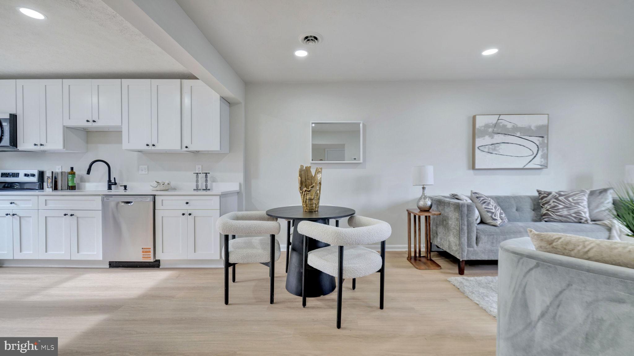 HILLCREST TOWNE - Residential