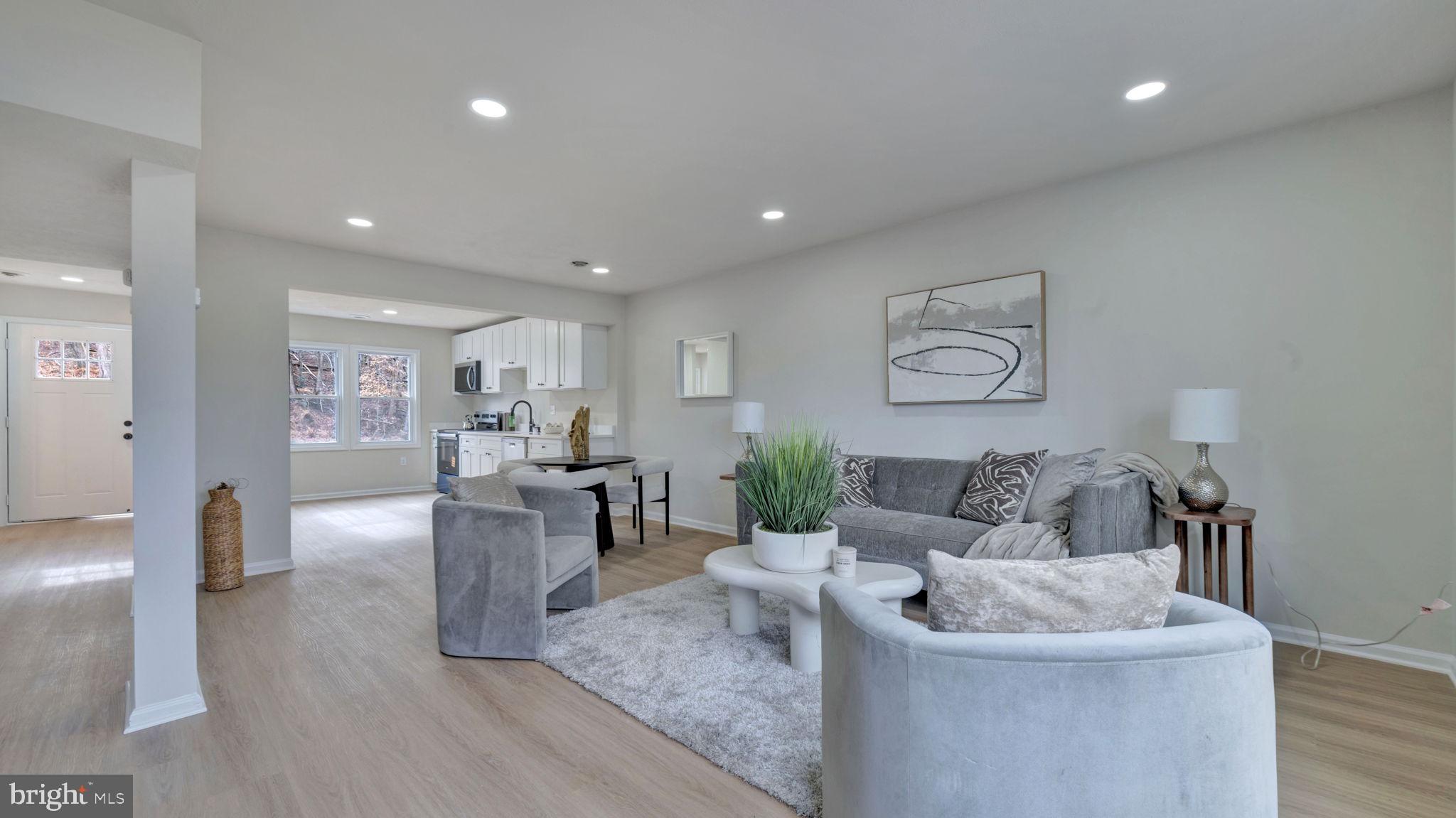 HILLCREST TOWNE - Residential