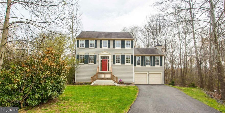 AWESOME 3 LEVEL COLONIAL ON LARGE .85 ACRE WATER FRONT LOT!  GREAT OPEN FLOOR PLAN, MAIN LEVEL OFFICE, HUGE FAMILY ROOM WITH FIREPLACE, REAR DECK, MASTER BEDROOM WITH DELUXE BATH WITH SKYLIGHT, CATHEDRAL CEILINGS, WALKOUT BASEMENT AND MUCH MORE!  4 BEDROOMS UP!  GREAT WATER VIEWS!  PRIVATE LOT!  GOLF CLUB, MARINA, 2 POOLS, TENNIS, AND MORE!  WELCOME HOME! ***MAJOR PRICE ADJUSTMENT!!!!