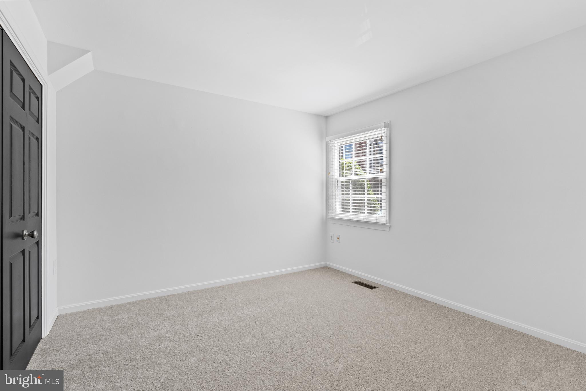 COLUMBIA COURT - Residential