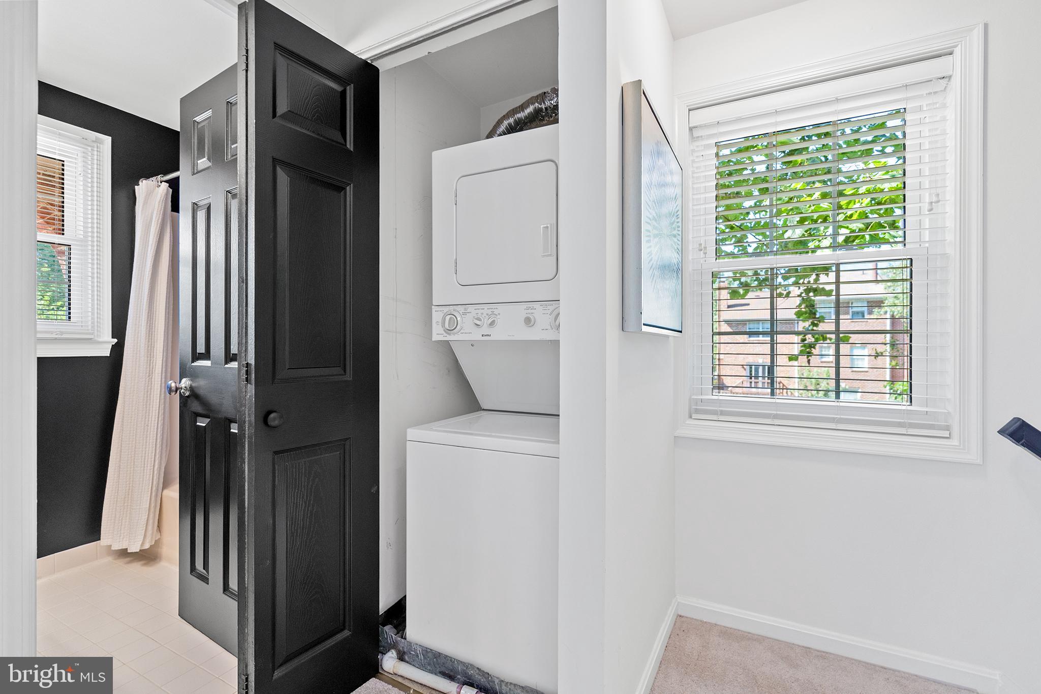 COLUMBIA COURT - Residential