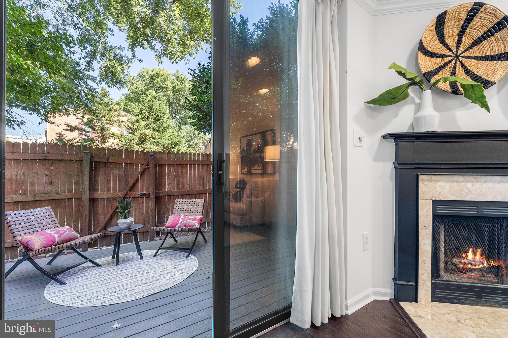 COLUMBIA COURT - Residential