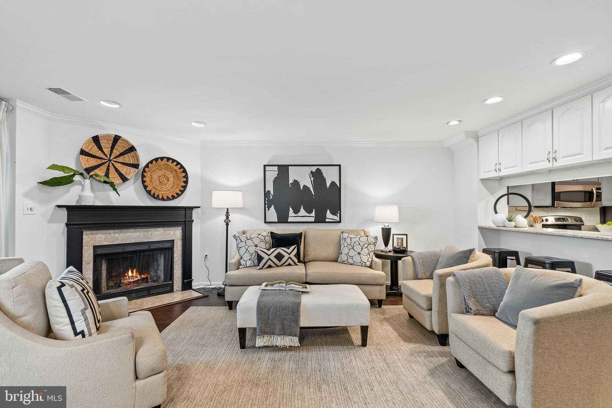 COLUMBIA COURT - Residential