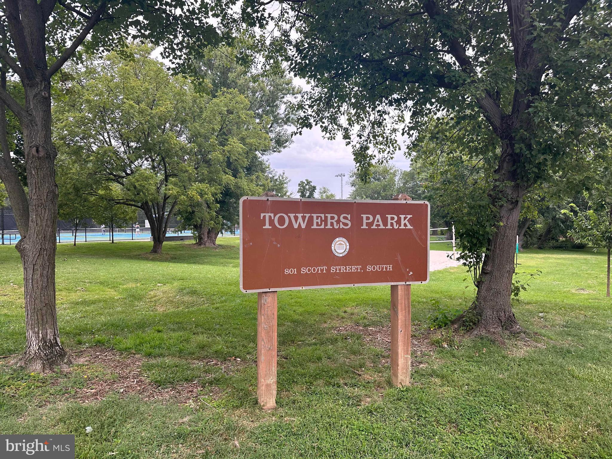 COLUMBIA COURT - Residential