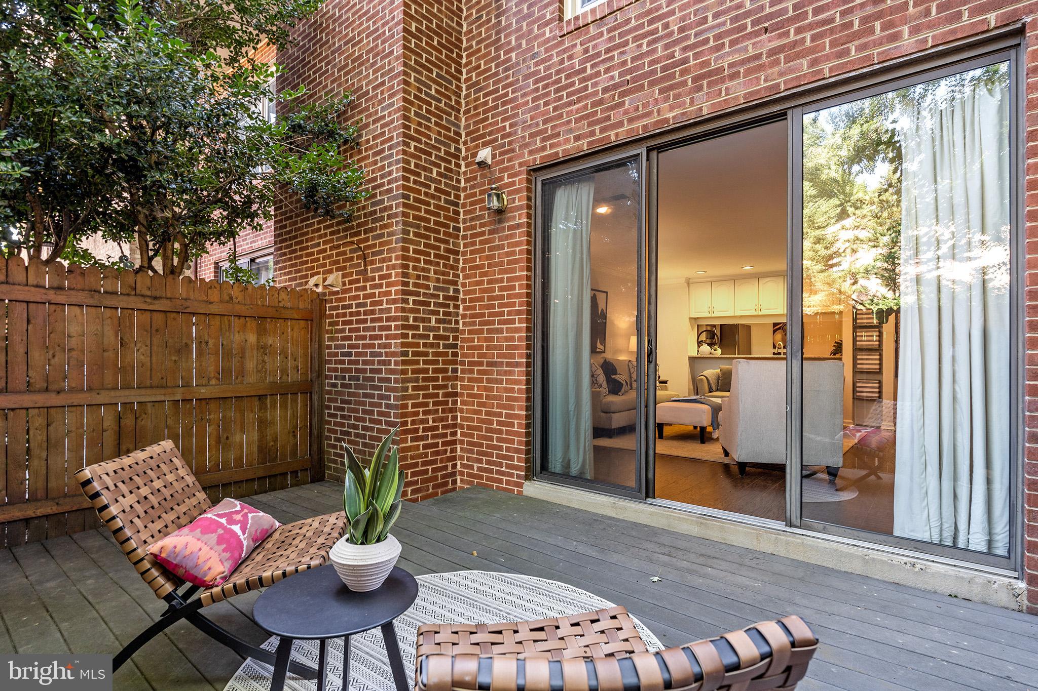 COLUMBIA COURT - Residential