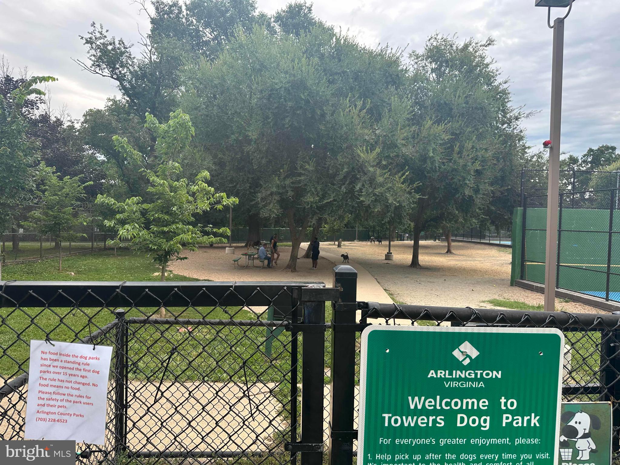 COLUMBIA COURT - Residential