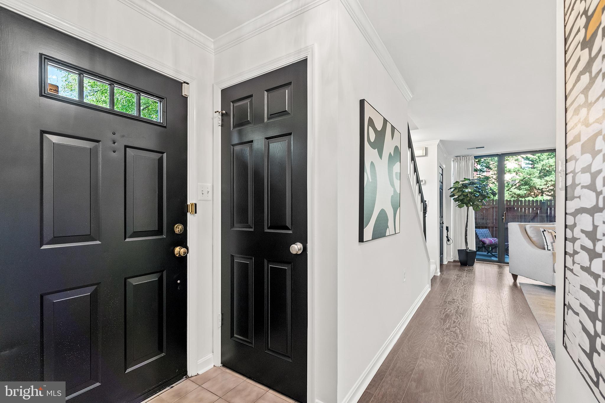 COLUMBIA COURT - Residential