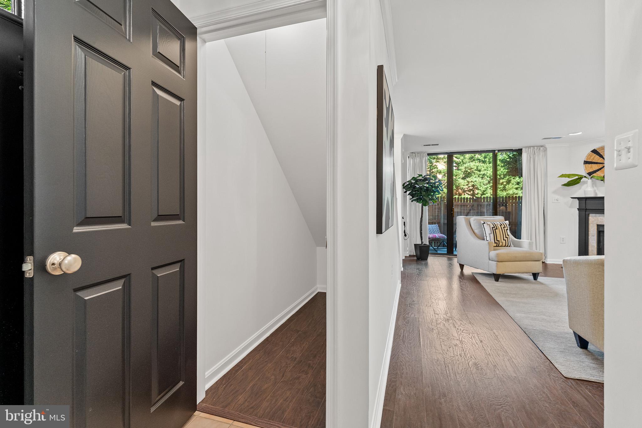 COLUMBIA COURT - Residential