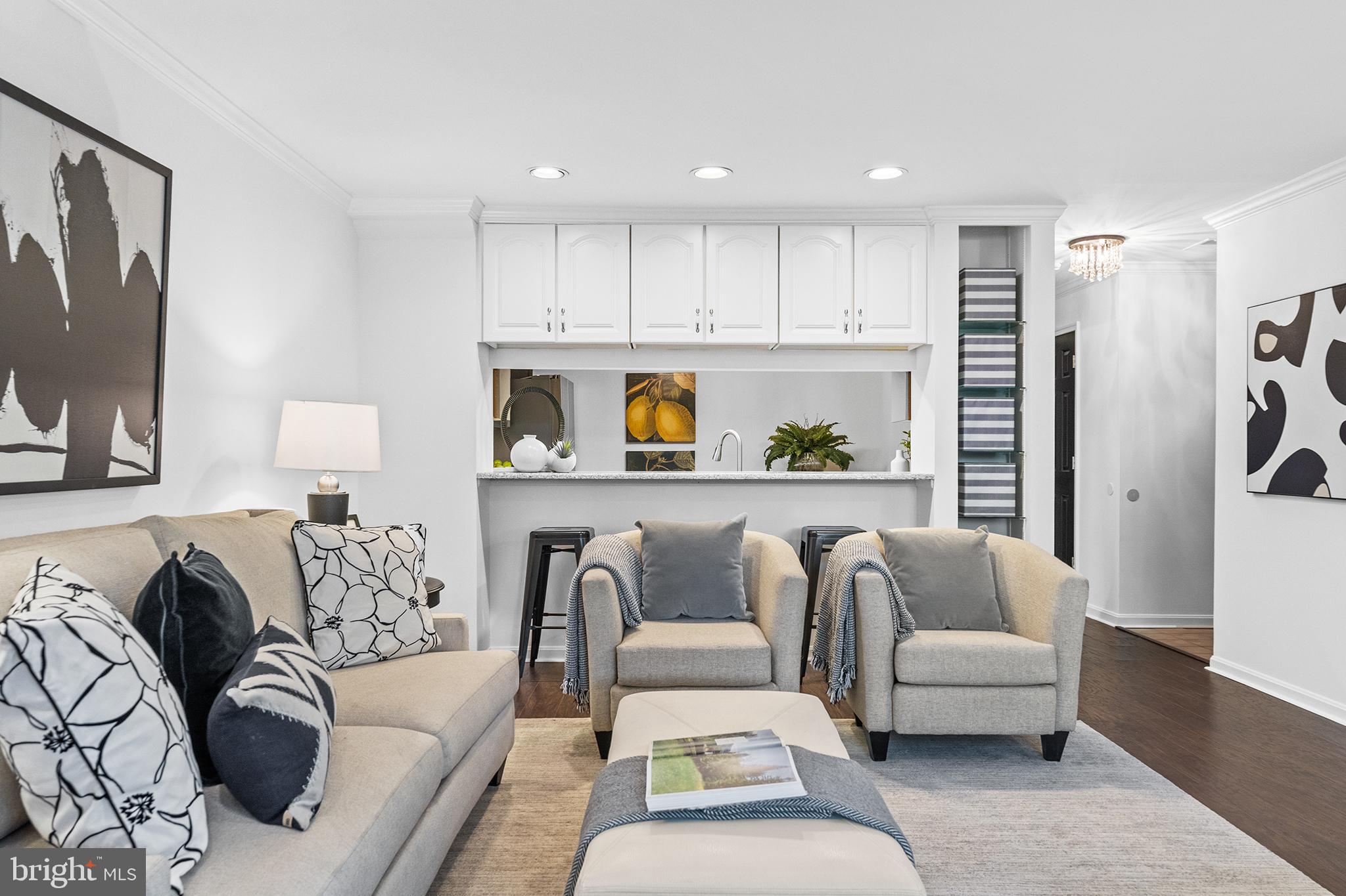 COLUMBIA COURT - Residential