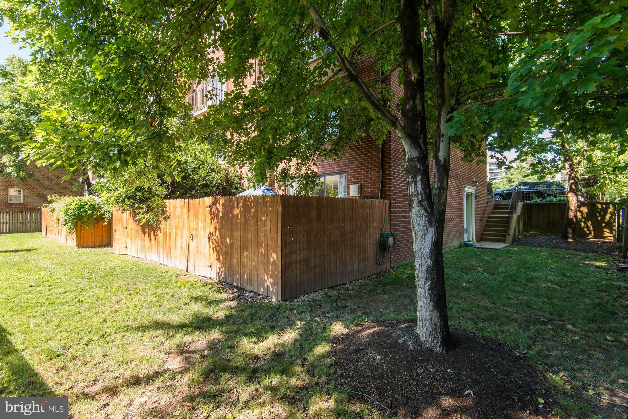 COLUMBIA COURT - Residential